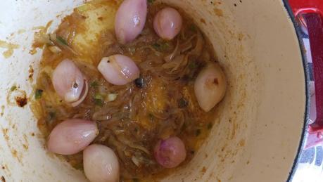 Coq au vin o pollo al vino tinto. Sus leyendas, sus conquistas y sus misterios. Coq au vin o pollo al vino tinto. Sus leyendas, sus conquistas y sus misterios.