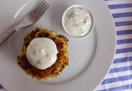 Tortitas de puerro con crema agria de limón de Smitten Kitchen