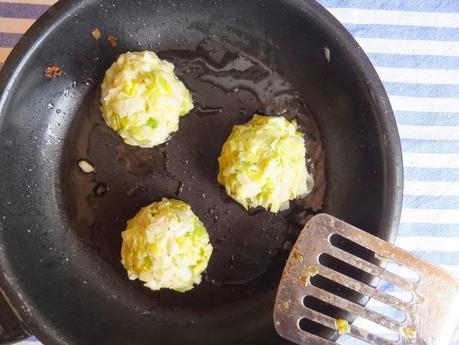 Tortitas de puerro con crema agria de limón de Smitten Kitchen