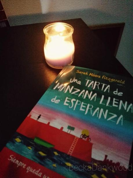 Reseña UNA TARTA DE MANZANA LLENA DE ESPERANZA