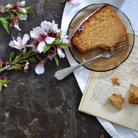 BIZCOCHO DE ALMENDRAS Y MIEL