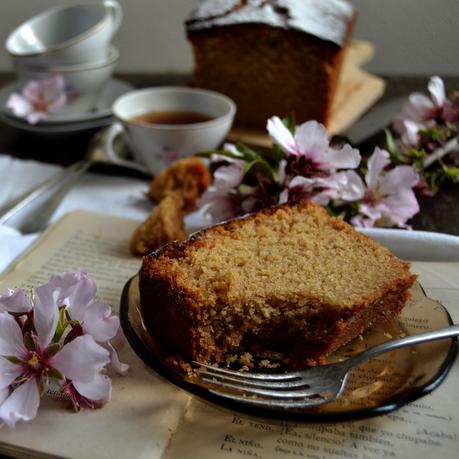 BIZCOCHO DE ALMENDRAS Y MIEL