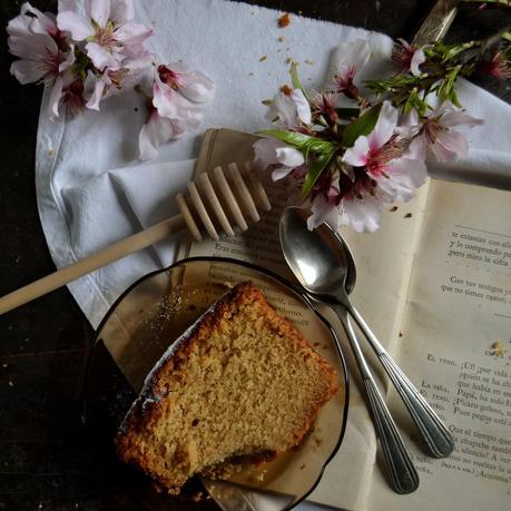 BIZCOCHO DE ALMENDRAS Y MIEL