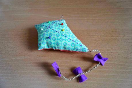 Tutorial: acerico cometa / Tutorial: kite pincushion