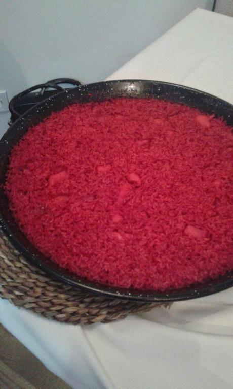 El Mercado de Velázquez en Madrid sorprende con su arroz rojo de carabinero