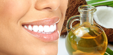 Los beneficios del enjuague bucal con aceite