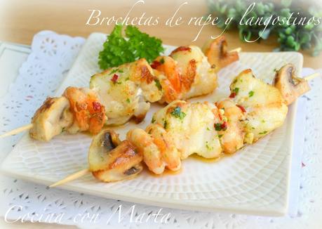 Brocheta de rape, langostinos, gambas, champiñones con vinagreta o aliño de aceite de oliva, ajo y guindilla