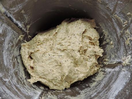 Pan integral de calabaza, bebida de soja y semillas de lino, amapola y sésamo.