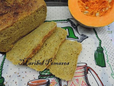 Pan integral de calabaza, bebida de soja y semillas de lino, amapola y sésamo.