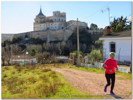 Camino de subida dejando atrás el monasterio