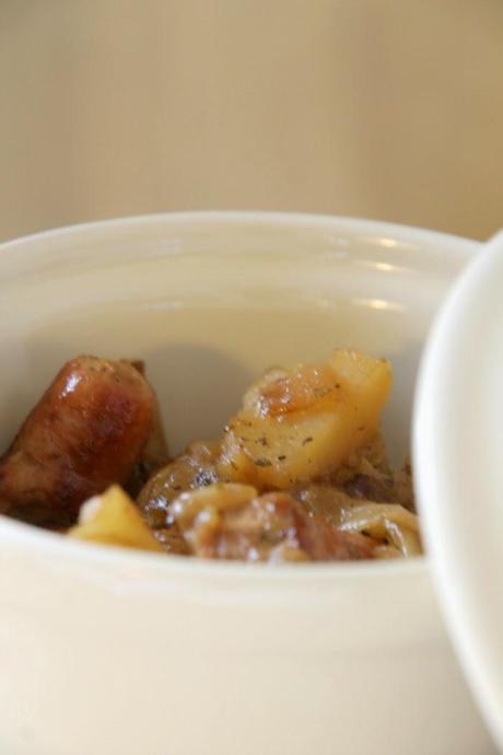 receta: guiso de patatas y longaniza a las hierbas provenzales y limón