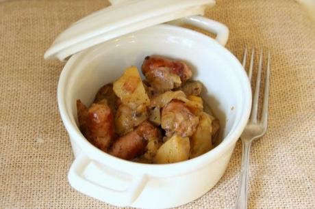 receta: guiso de patatas y longaniza a las hierbas provenzales y limón
