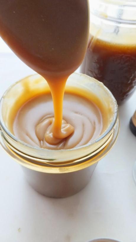 Recetas imprescindibles II: Cómo hacer la salsa butterscotch o salsa de toffee salado más fácil del mundo