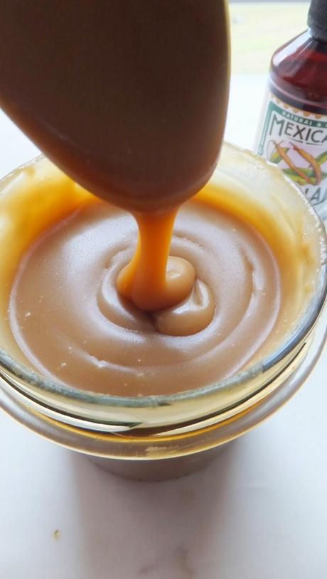 Recetas imprescindibles II: Cómo hacer la salsa butterscotch o salsa de toffee salado más fácil del mundo