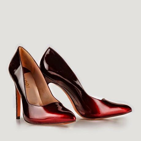 Dña. Letizia repite vestido de cuero de Hugo Boss con la ONCE