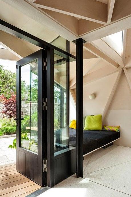 Extensión en madera contrachapada de una casa Victoriana en Dublín