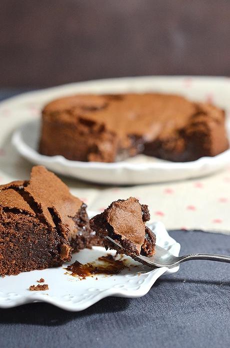 Pastel de chocolate con mantequilla salada