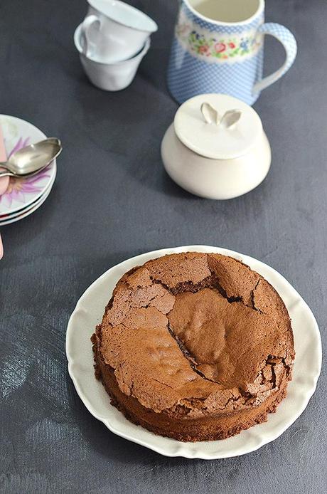 Pastel de chocolate con mantequilla salada