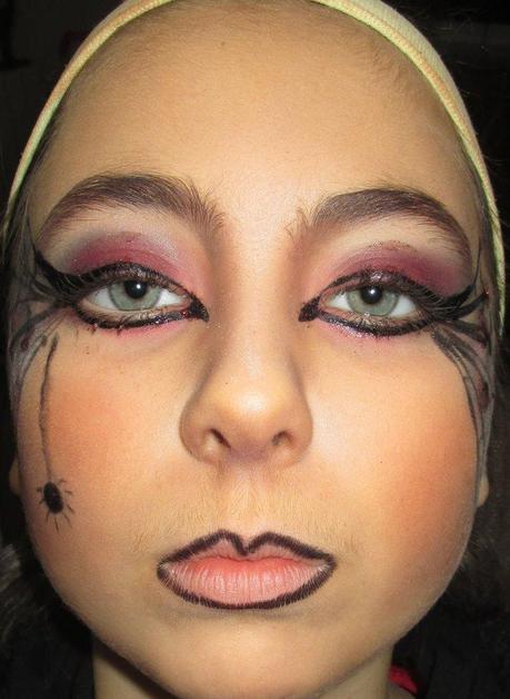 witch makeup, makeup, paso a paso, tutorial, maquillaje bruja, brelleza, disfraz bruja, disfraz, paleta sombras, paleta correctores, gloss, labial, eyeliner, rotulador, polvos, base maquillaje, sombras, colorete, rubor, brochas