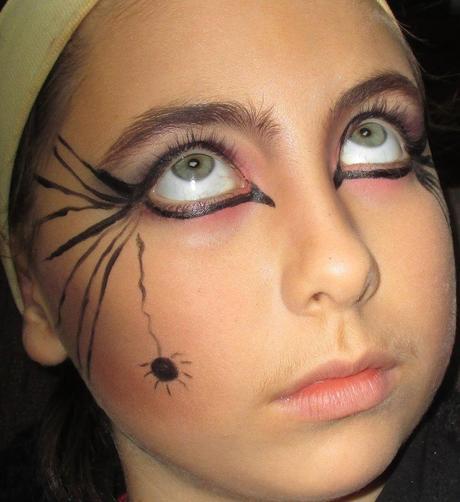 witch makeup, makeup, paso a paso, tutorial, maquillaje bruja, brelleza, disfraz bruja, disfraz, paleta sombras, paleta correctores, gloss, labial, eyeliner, rotulador, polvos, base maquillaje, sombras, colorete, rubor, brochas