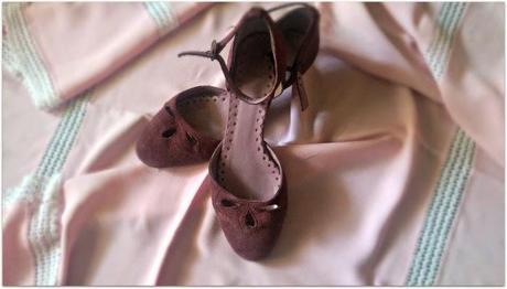 Un look muy primaveral con unos zapatos obsoletos en frambuesa