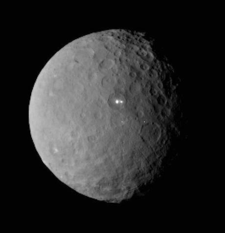 El punto brillante de Ceres en realidad son dos
