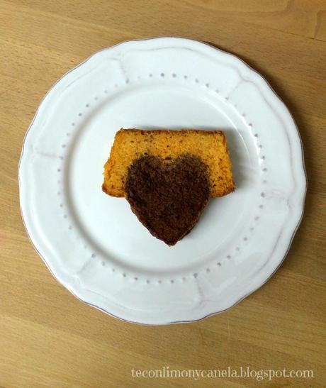 BIZCOCHO DE CALABAZA Y CHOCOLATE CON FORMA DE CORAZON