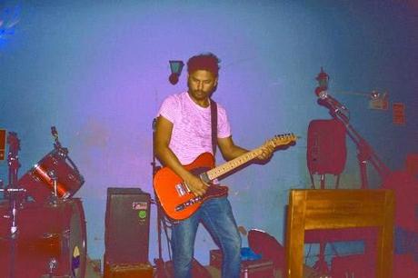 ROMANCES POP: NOCHE DE RITMO Y COLOR