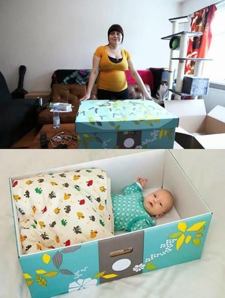 siglo Superposición Largo Bebés de Finlandia: Dormir en una caja de cartón - Paperblog