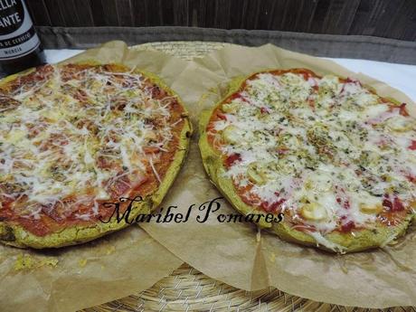 Pizza  jamón york, queso, pimientos y champiñon con masa de pan de espinacas, huevos y bebida de soja.