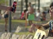 Coca-Cola reparte felicidad entre desafortunados