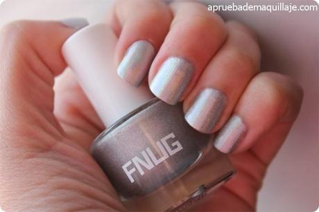 Esmalte holográfico Psychedelic de FNUG Swatch 3 del esmalte de uñas holográfico Psychedelic de FNUG
