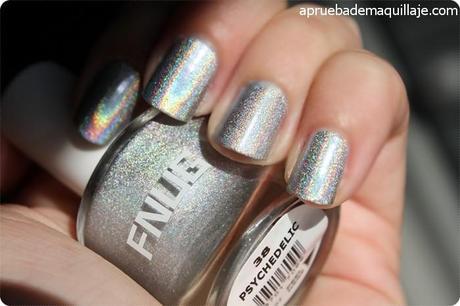 Swatch 8 del esmalte de uñas holográfico Psychedelic de FNUG