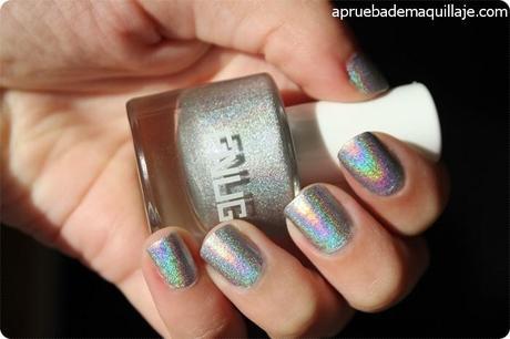 Swatch 6 del esmalte de uñas holográfico Psychedelic de FNUG