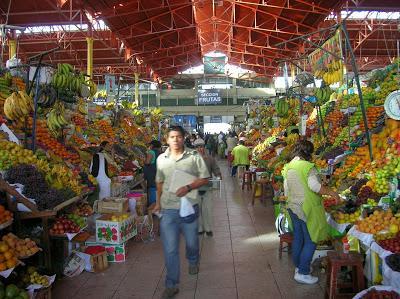 Mercado de San Camilo, Arequipa, Perú, La vuelta al mundo de Asun y Ricardo, round the world, mundoporlibre.com