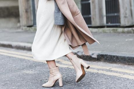 Burberry_Fall_Winter_2015-Camel_Coat-White_Dress-Nude_Booties-Clare_VIvier_OUI_Clutch-Outfit-Street_Style-LFW-London_Fashion_Week-25