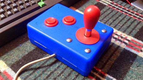 Crea tu propio mando arcade para Amstrad CPC con materiales reciclados