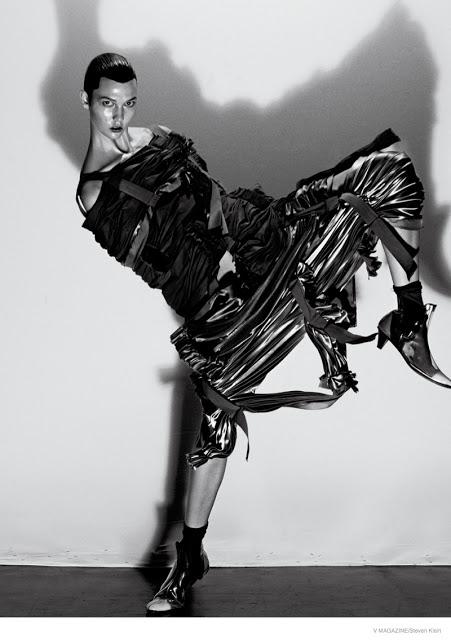 Karlie Kloss casi irreconocible para VMagazine