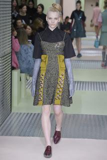 Prada se llena de color para el otoño