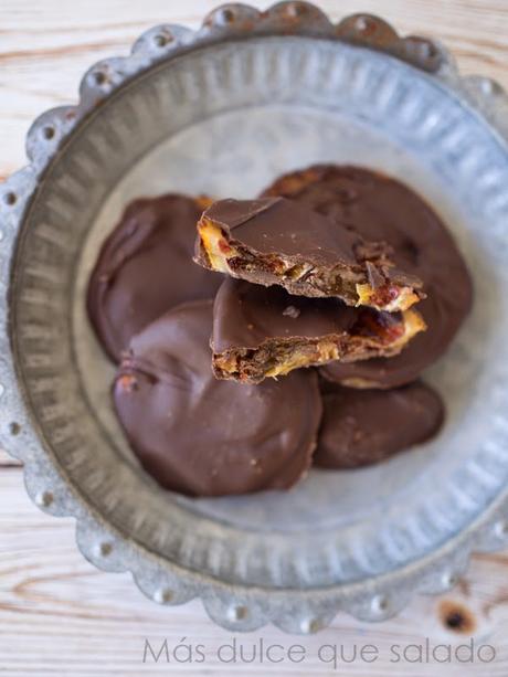 Naranja sanguina confitada con cobertura de chocolate negro