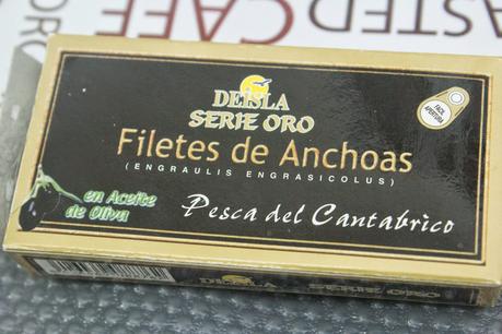 Berenjenas agridulces rellenas de atún, anchoas y dátiles