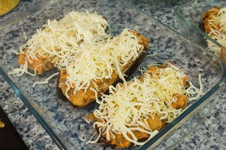 Berenjenas agridulces rellenas de atún, anchoas y dátiles