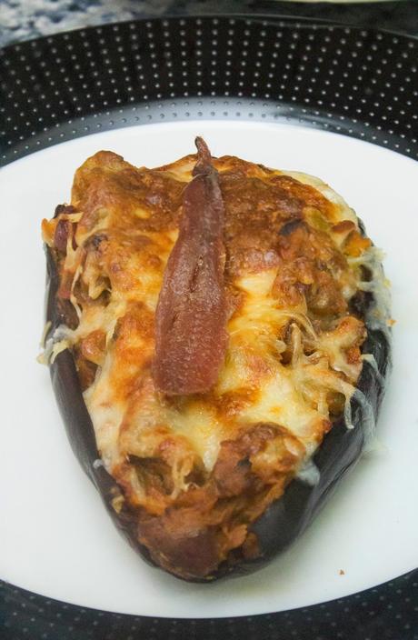 Berenjenas agridulces rellenas de atún, anchoas y dátiles