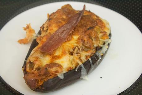 Berenjenas agridulces rellenas de atún, anchoas y dátiles