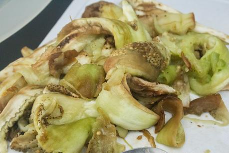 Berenjenas agridulces rellenas de atún, anchoas y dátiles