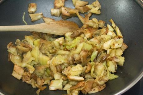 Berenjenas agridulces rellenas de atún, anchoas y dátiles