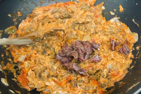 Berenjenas agridulces rellenas de atún, anchoas y dátiles