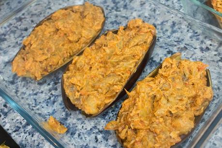 Berenjenas agridulces rellenas de atún, anchoas y dátiles