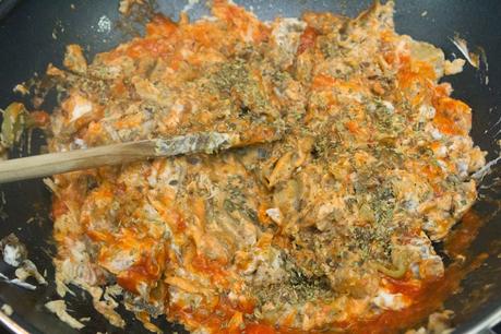 Berenjenas agridulces rellenas de atún, anchoas y dátiles