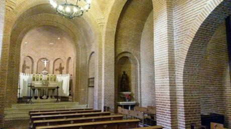 Capilla del Castillo de La Mota, con un retablo representando a los seis santos españoles